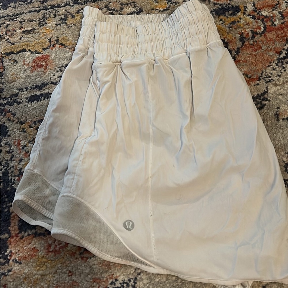 Size 8 Hotty Hot 4” Inseam White Shorts